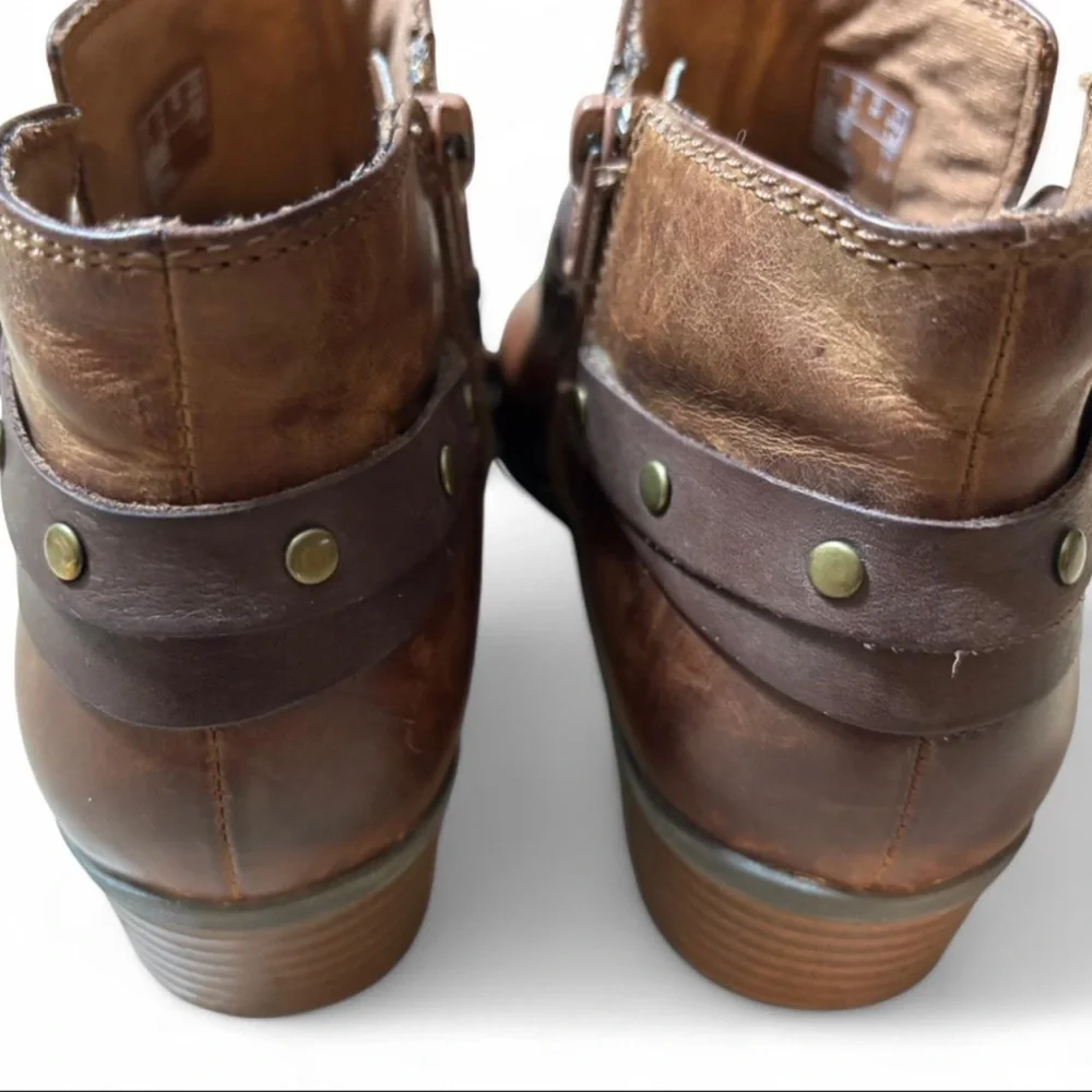 Clark’s Stylish Brown Ankle Booties